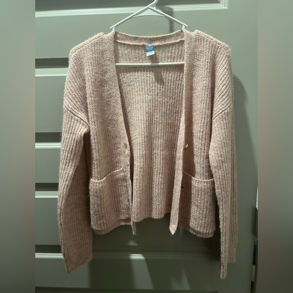 Size XL and the brand is Old Navy